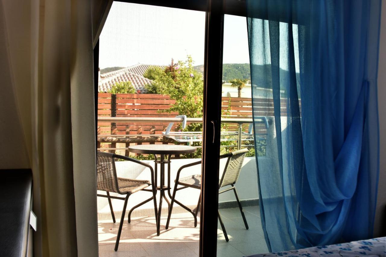 Theano Studios Paralia Sikias Exterior photo